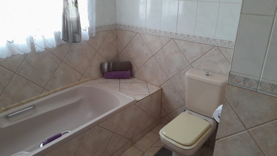 5 Bedroom Property for Sale in Riebeeckstad Free State